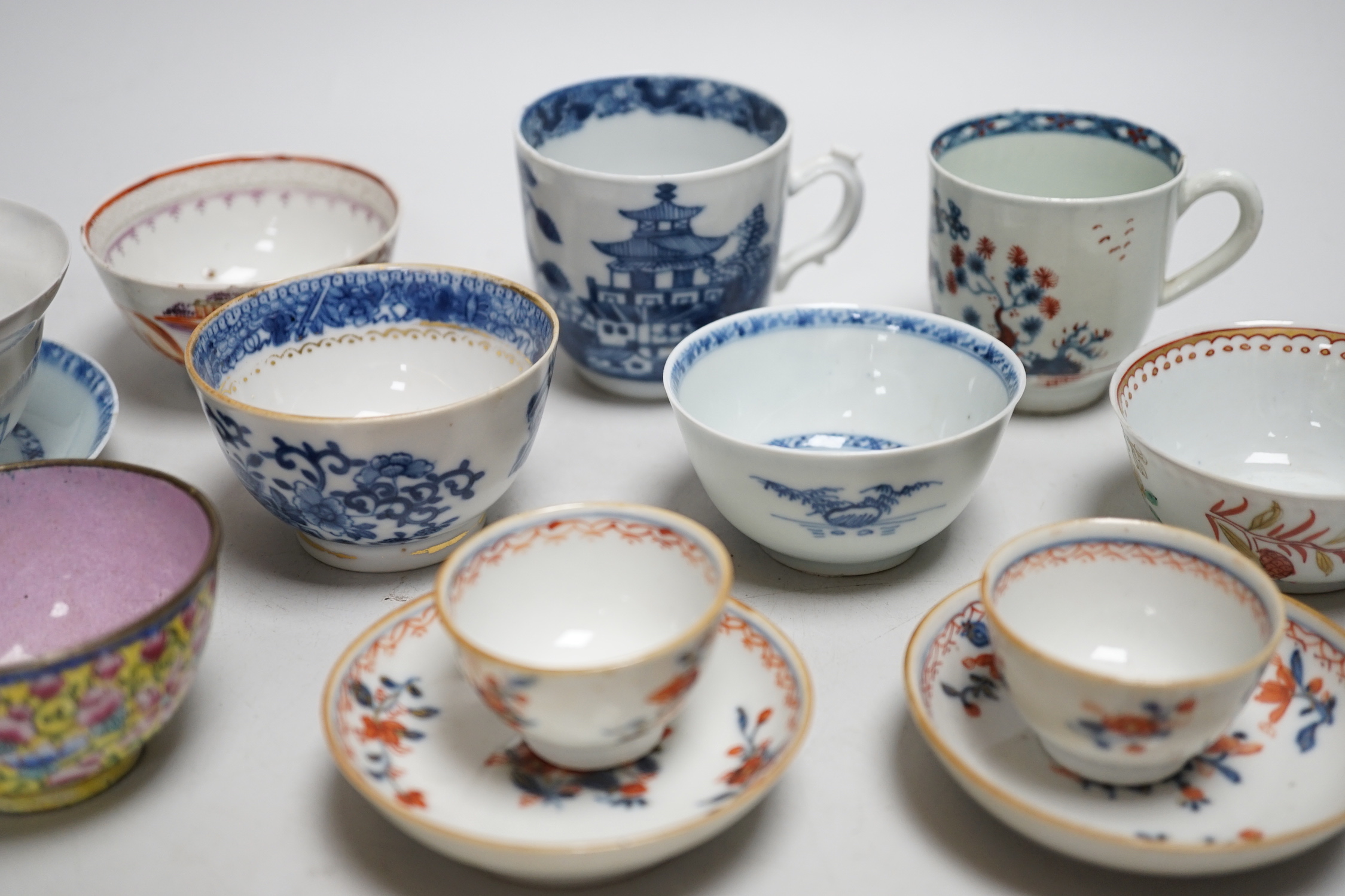 A group of Chinese wares including tea bowls, Nanking cargo bowl / saucers and a miniature bottle vase, 18th-20th century, vase 8cm high (15)